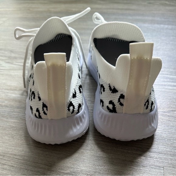 NWOT Animal print slip-on sneakers size 37 (7.5 US) - Picture 3 of 7